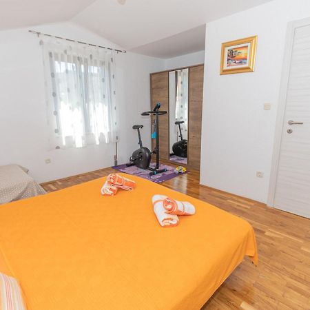 Spacious Villa For 10 With A Big Private Pool Trilj Exterior foto