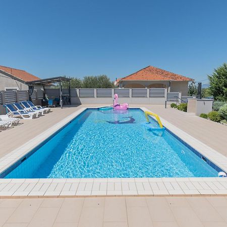 Spacious Villa For 10 With A Big Private Pool Trilj Exterior foto