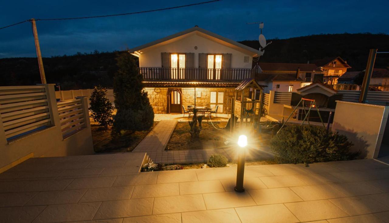 Spacious Villa For 10 With A Big Private Pool Trilj Exterior foto
