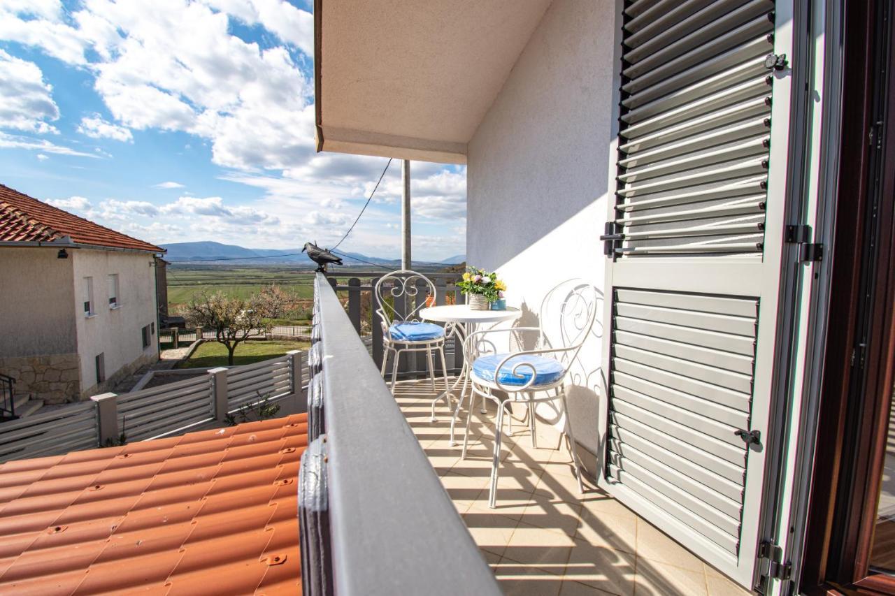 Spacious Villa For 10 With A Big Private Pool Trilj Exterior foto