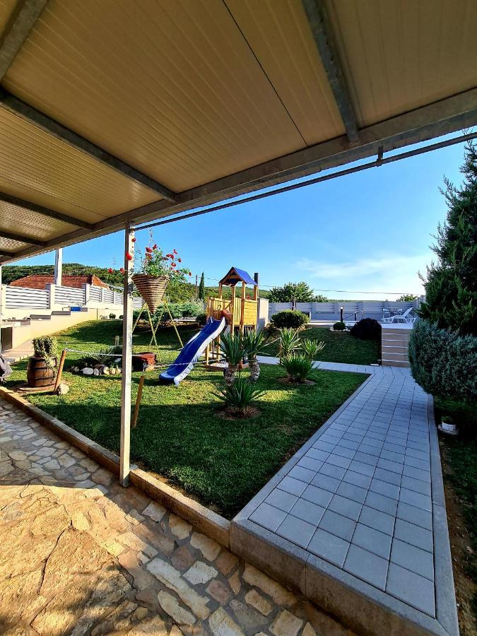 Spacious Villa For 10 With A Big Private Pool Trilj Exterior foto