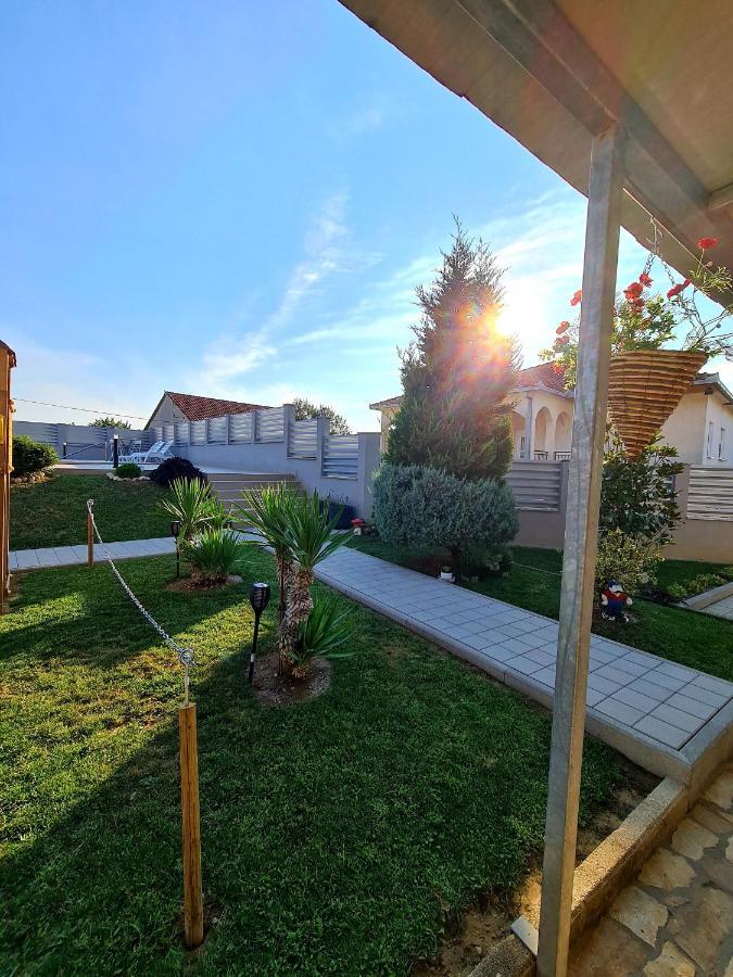 Spacious Villa For 10 With A Big Private Pool Trilj Exterior foto