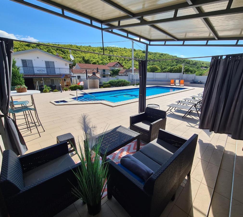 Spacious Villa For 10 With A Big Private Pool Trilj Exterior foto