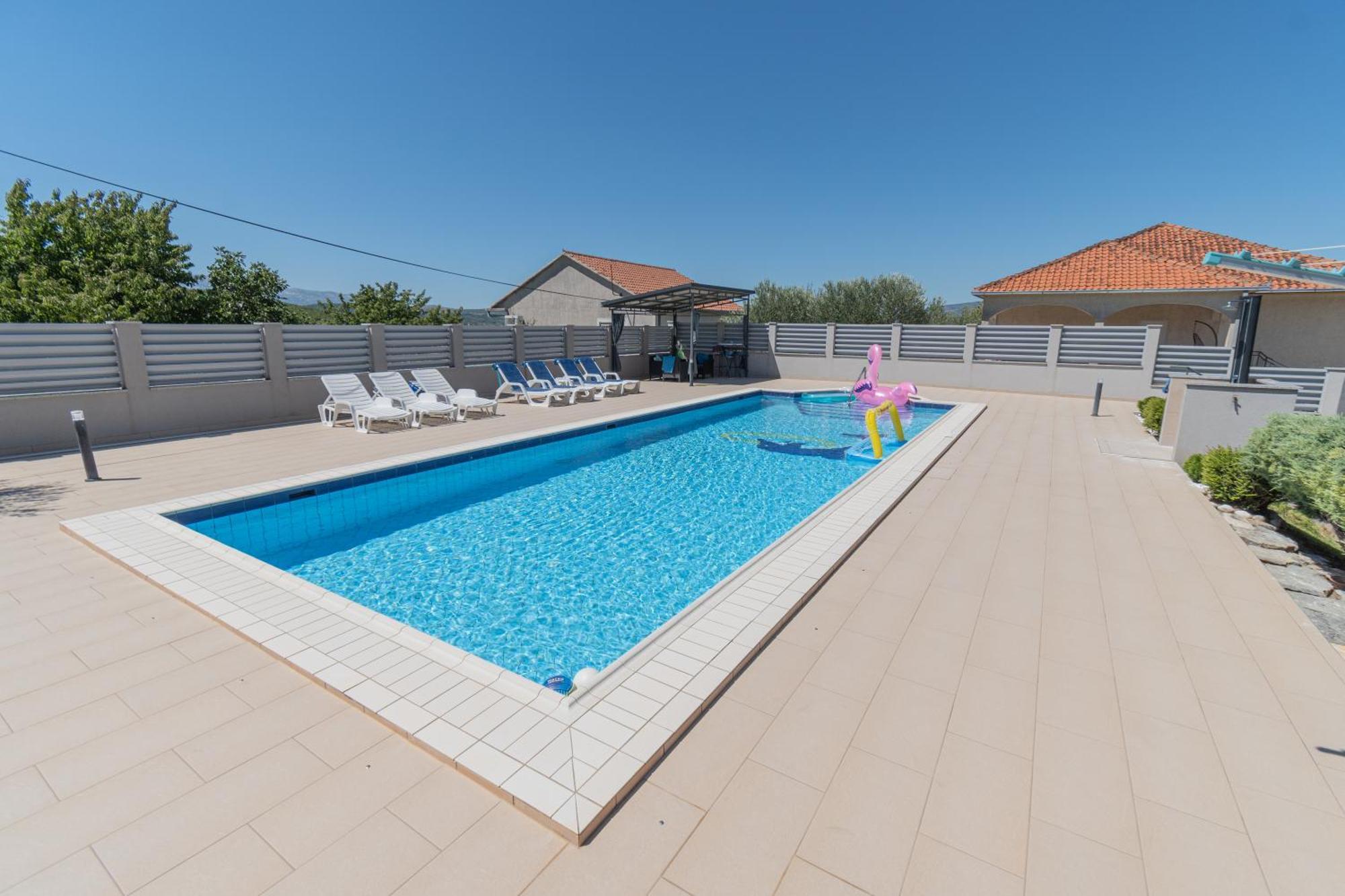 Spacious Villa For 10 With A Big Private Pool Trilj Exterior foto