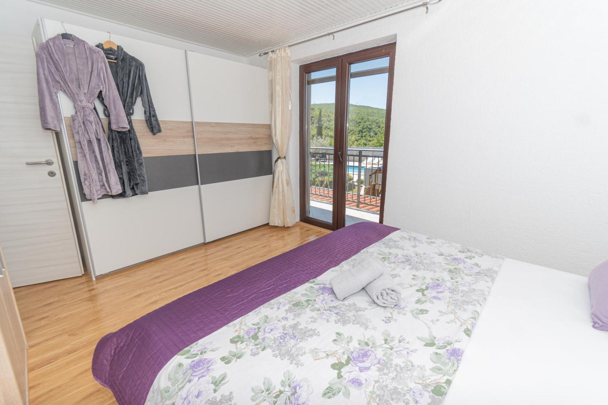 Spacious Villa For 10 With A Big Private Pool Trilj Exterior foto